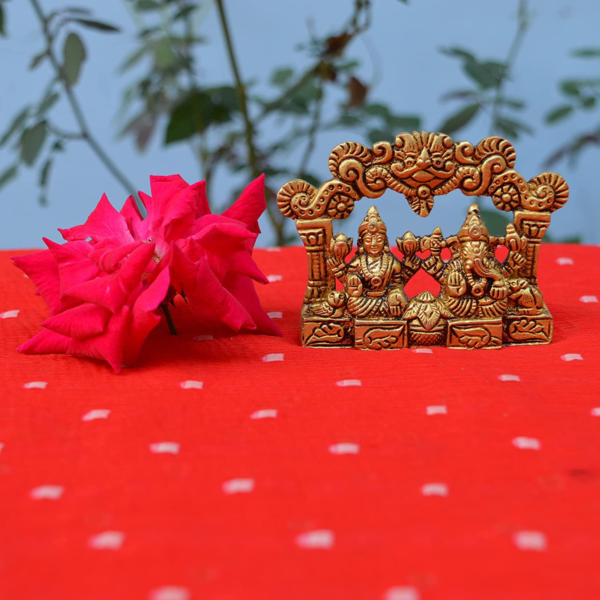 Kaman Ganesh Laxmi Sitting