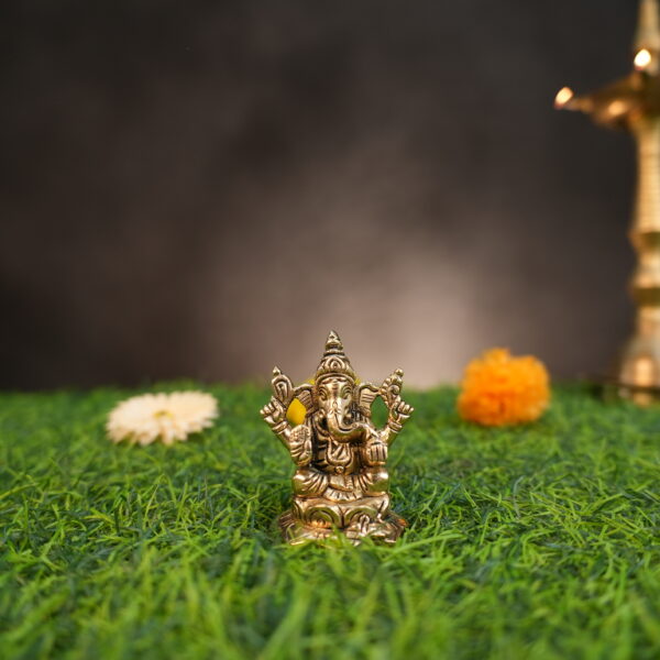 Brass Ganesha 2.9 Inch KBH09831