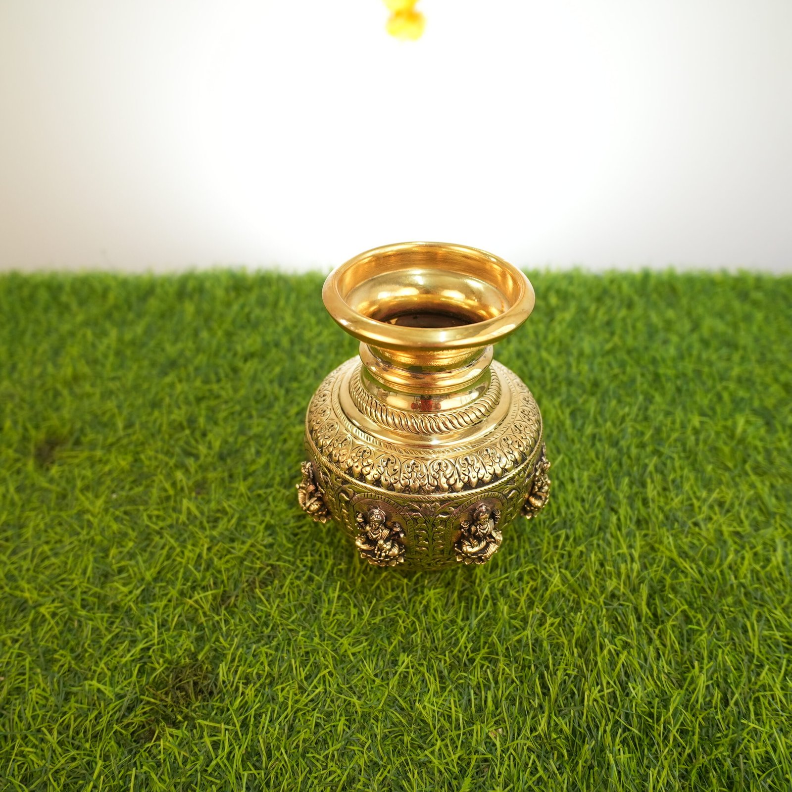 Brass lakshmi Pot 7.5 Inch KBH09982 Brass lakshmi Pot 7.5 Inch KBH09982