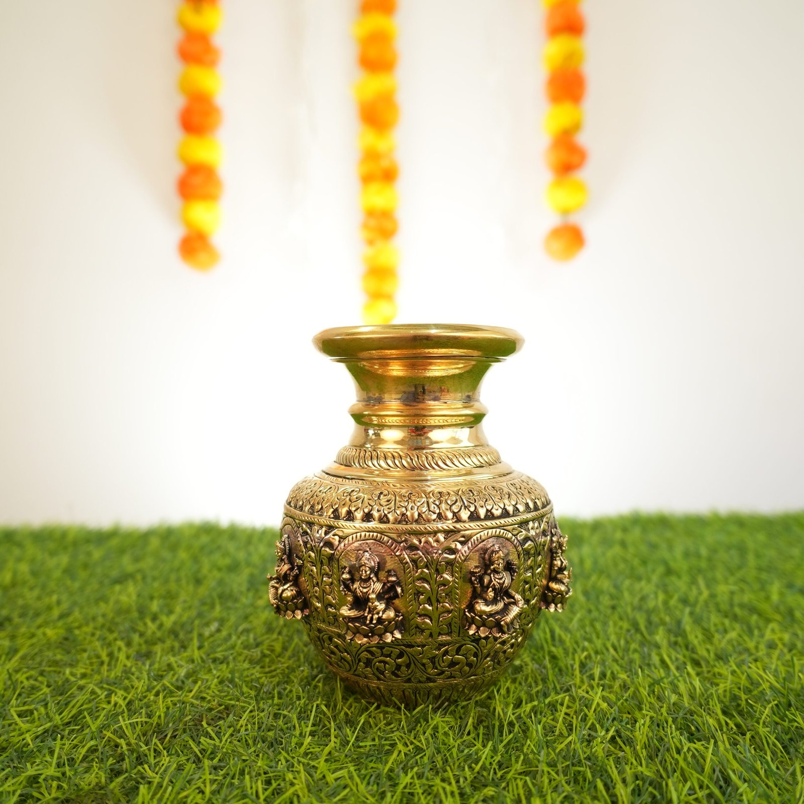 Brass lakshmi Pot 7.5 Inch KBH09982 Brass lakshmi Pot 7.5 Inch KBH09982