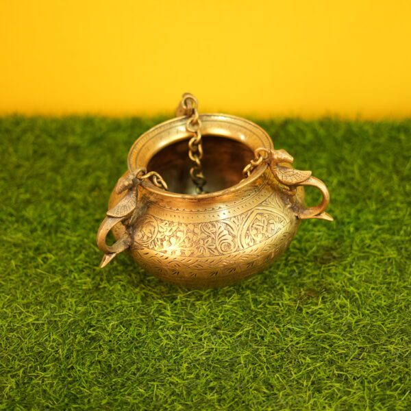 Brass Pot With Chain 7 Inch KBH09593