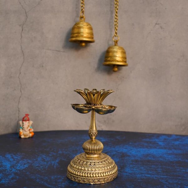 KALARAMBH Brass Flower Diya 6 Inch, 1 Pcs BH10487