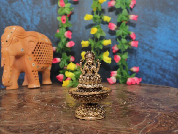 KALARAMBH Brass Lakshmi Divi 3.6 Inch, 1 Pcs BH10663