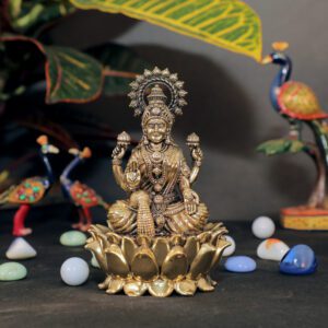 Brass Lakshmi, 6 Inch KBH09297, Weight is 555 Gram, 1 Pcs
