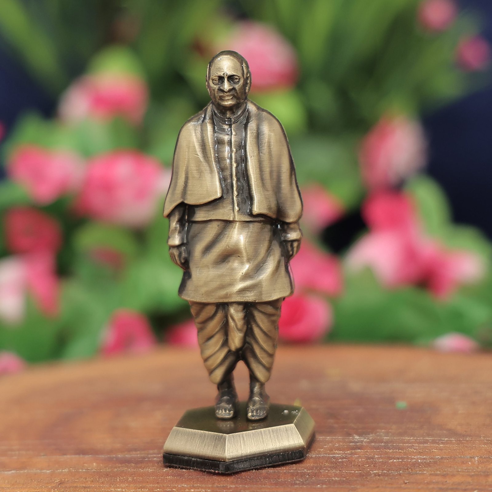 1000964525 Zink Statue of Unity Idol 4 Inch KBH12413
