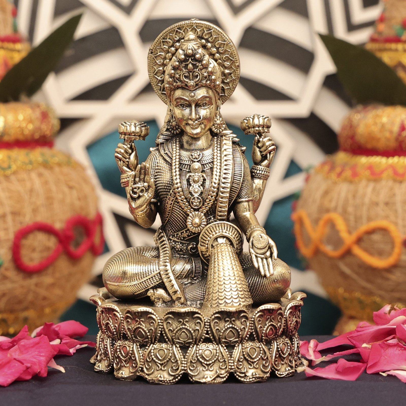 brass lakshmi 4.1 Inch KBH12511 brass lakshmi 4.1 Inch KBH12511