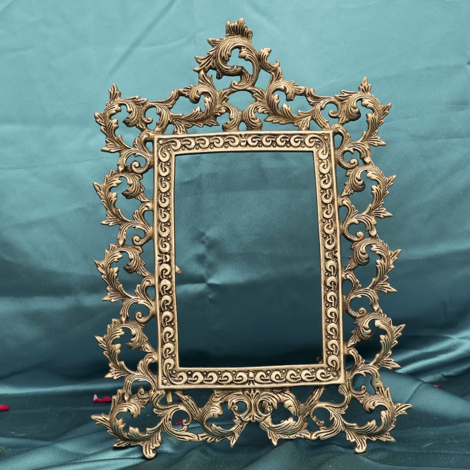 brass Photo Frame Table Standing 14.5 Inch KBH12551 brass Photo Frame Table Standing 14.5 Inch KBH12551